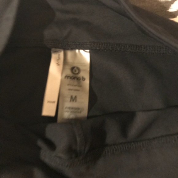 Stone print mesh workout capris - Picture 3 of 4